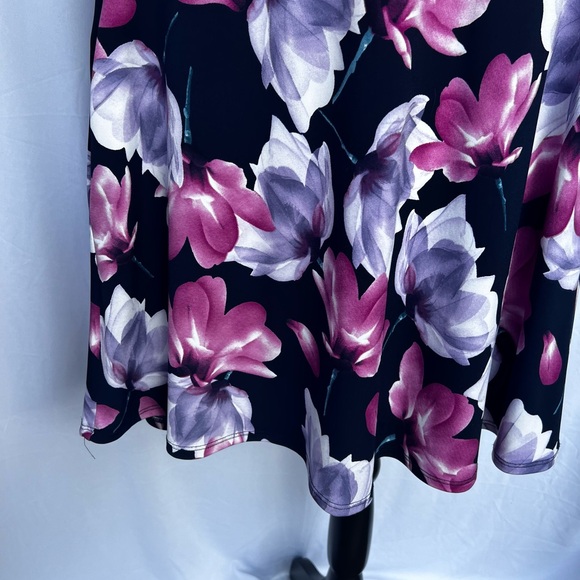 Navy w/ Floral Print Shift/Tunic style sleeveless Dress/Top - Picture 9 of 11